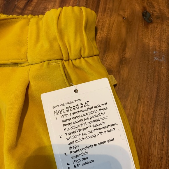 Lululemon noir short 5.5” honey bee HNYB nwt - Picture 4 of 7